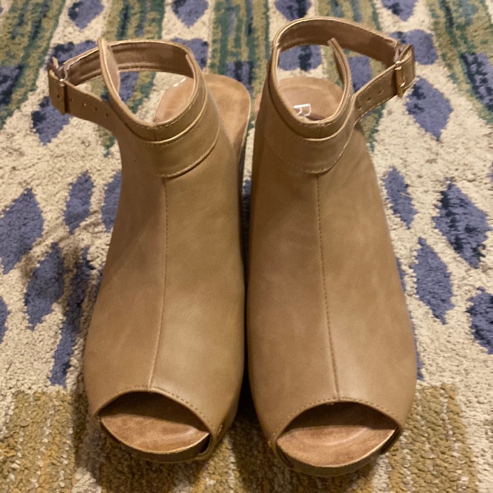 NWOT brown clog